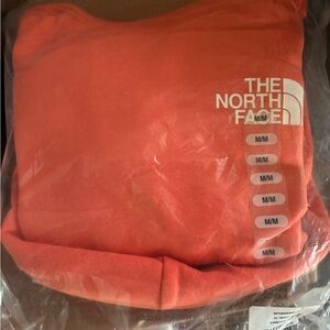 NEW The North Face Woman’s Pullover Hoodie Emberglow Orange (M)